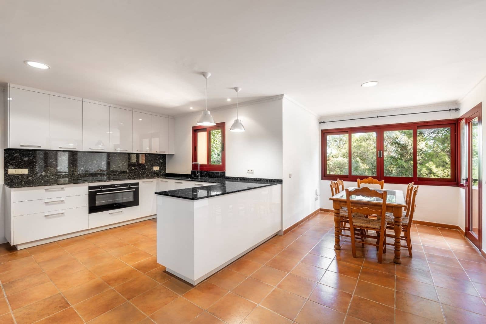 5 bedroom Villa for sale in Golden Mile with pool garage - € 4,900,000 (Ref: 8295578)