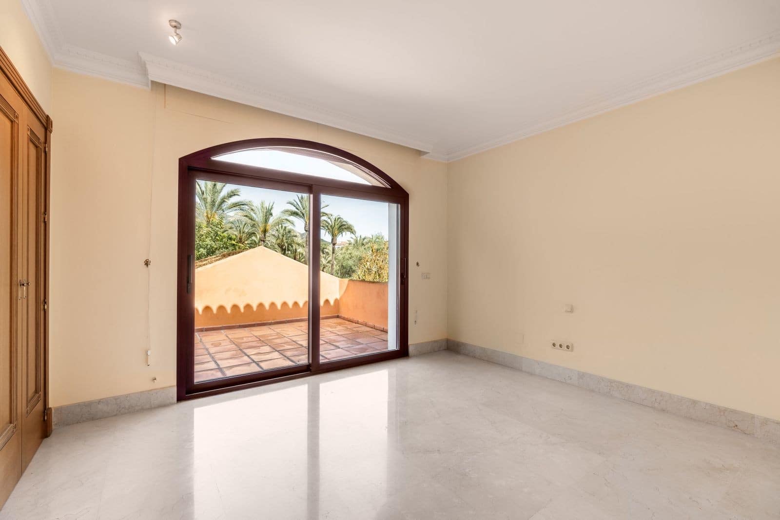 5 bedroom Villa for sale in Golden Mile with pool garage - € 4,900,000 (Ref: 8295578)