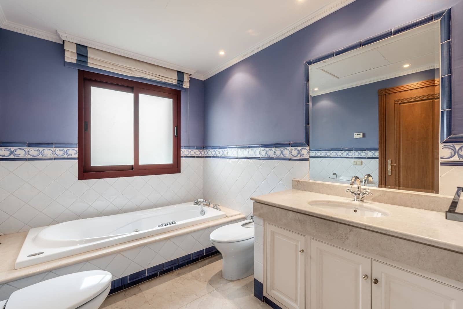 5 bedroom Villa for sale in Golden Mile with pool garage - € 4,900,000 (Ref: 8295578)