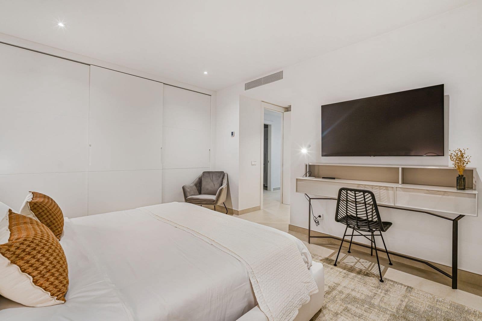 6 bedroom Villa for sale in Golden Mile with pool garage - € 6,500,000 (Ref: 8300380)