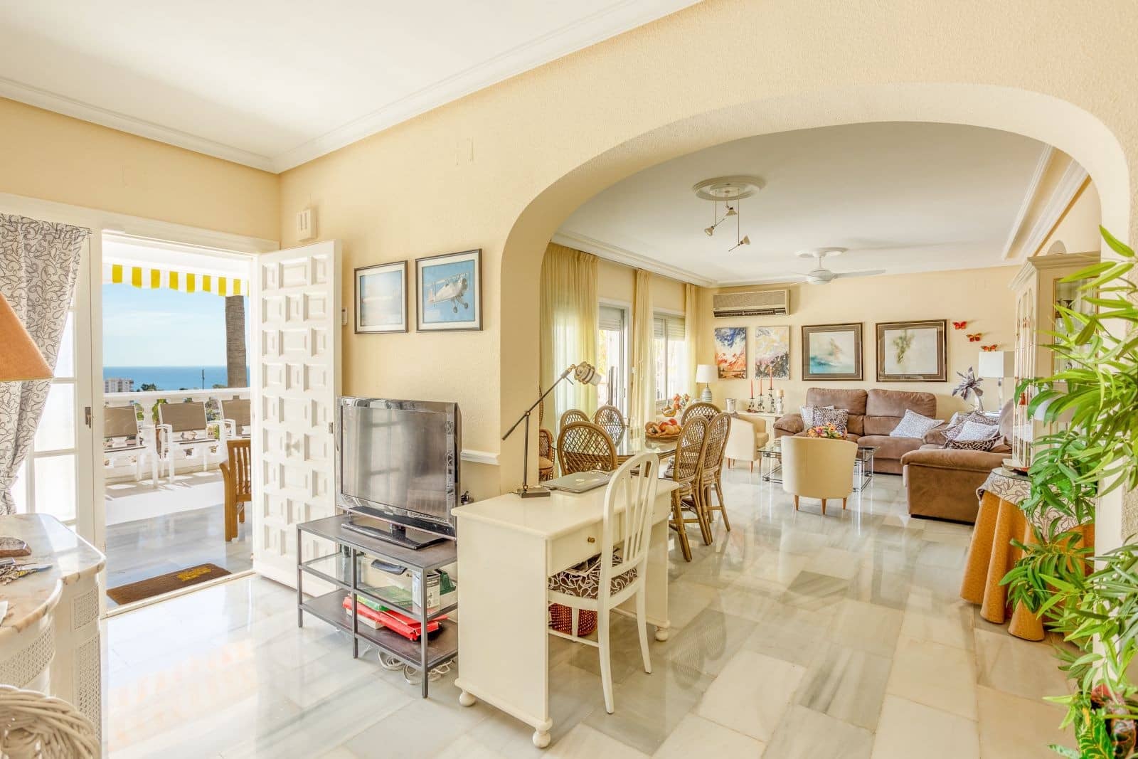 3 sypialnia Willa na sprzedaż w Riviera del Sol z basenem garażem - 875 000 € (Ref: 8300382)