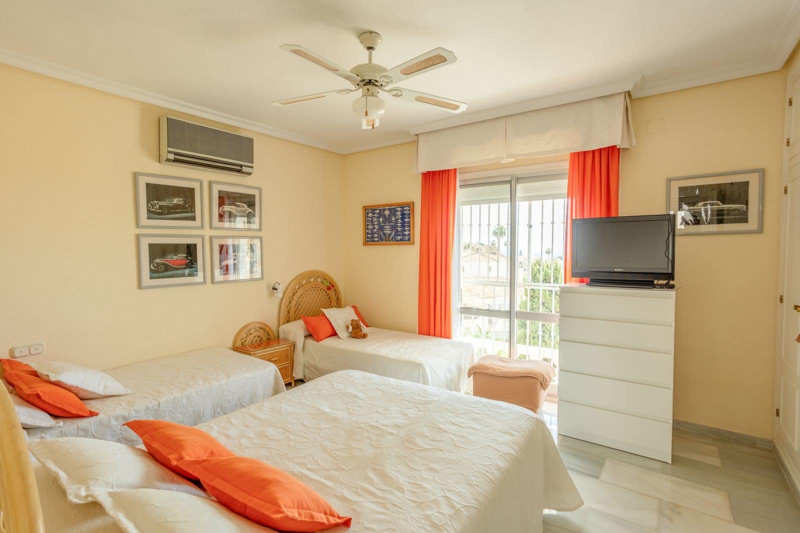 3 sypialnia Willa na sprzedaż w Riviera del Sol z basenem garażem - 875 000 € (Ref: 8300382)