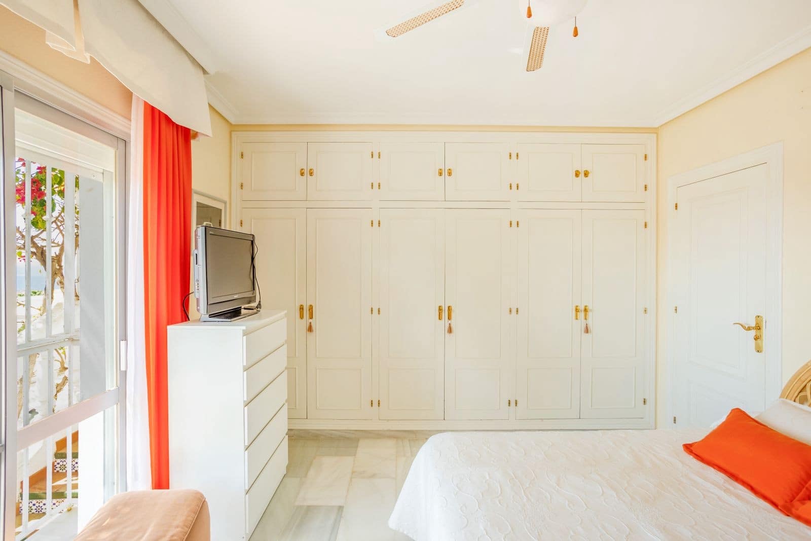 3 sypialnia Willa na sprzedaż w Riviera del Sol z basenem garażem - 875 000 € (Ref: 8300382)