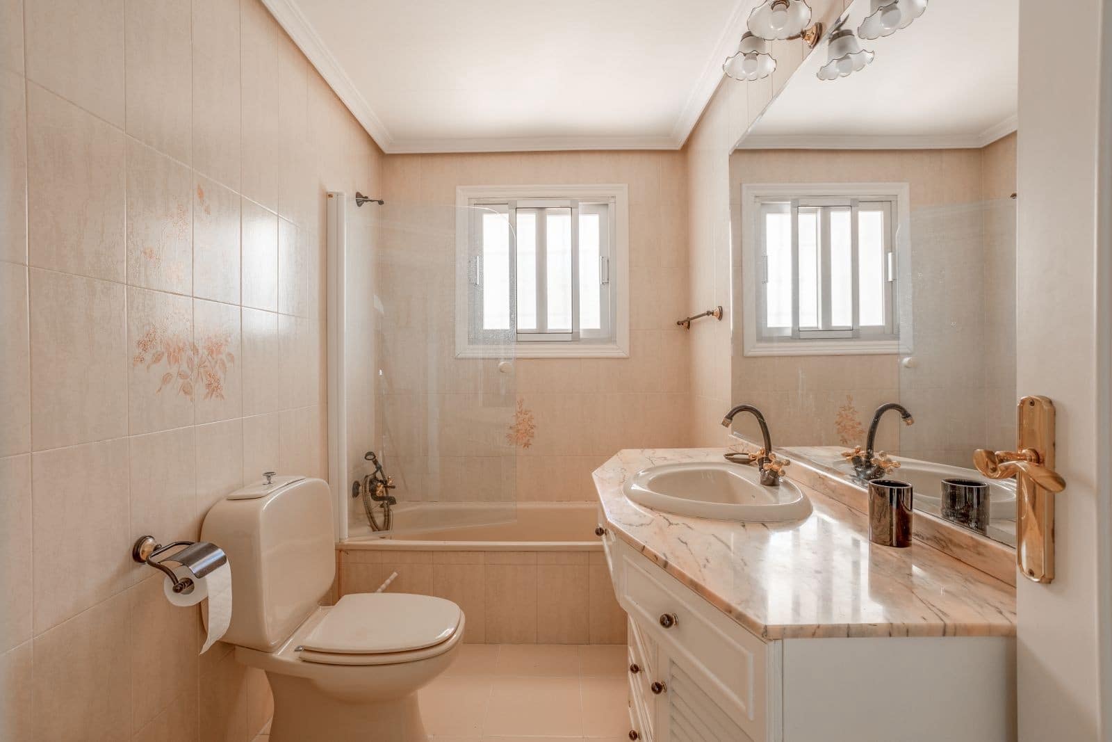 3 sypialnia Willa na sprzedaż w Riviera del Sol z basenem garażem - 875 000 € (Ref: 8300382)