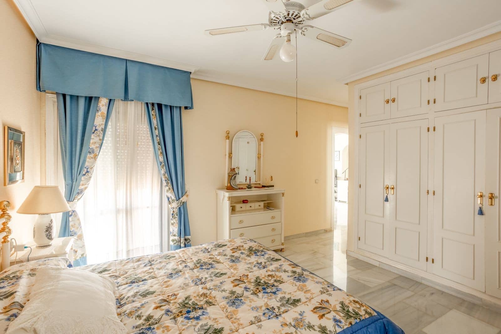 3 sypialnia Willa na sprzedaż w Riviera del Sol z basenem garażem - 875 000 € (Ref: 8300382)