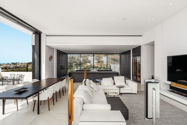 4 bedroom Villa for sale in Benahavís with pool garage - € 5,900,000 (Ref: 8313717)