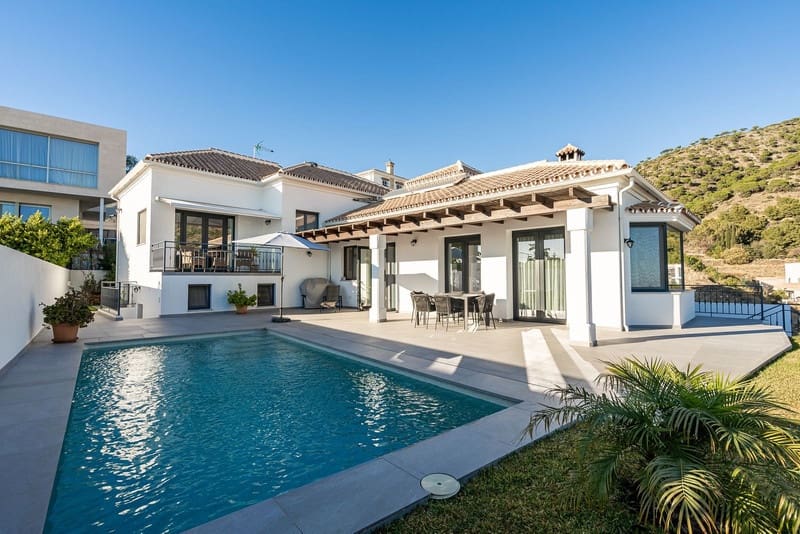 4 bedroom Villa for sale in Mijas with pool garage - € 1,295,000 (Ref: 8342992)