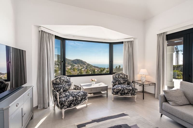 4 bedroom Villa for sale in Mijas with pool garage - € 1,295,000 (Ref: 8342992)