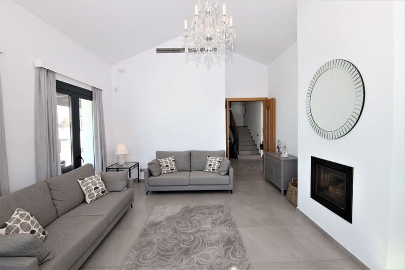 4 bedroom Villa for sale in Mijas with pool garage - € 1,295,000 (Ref: 8342992)