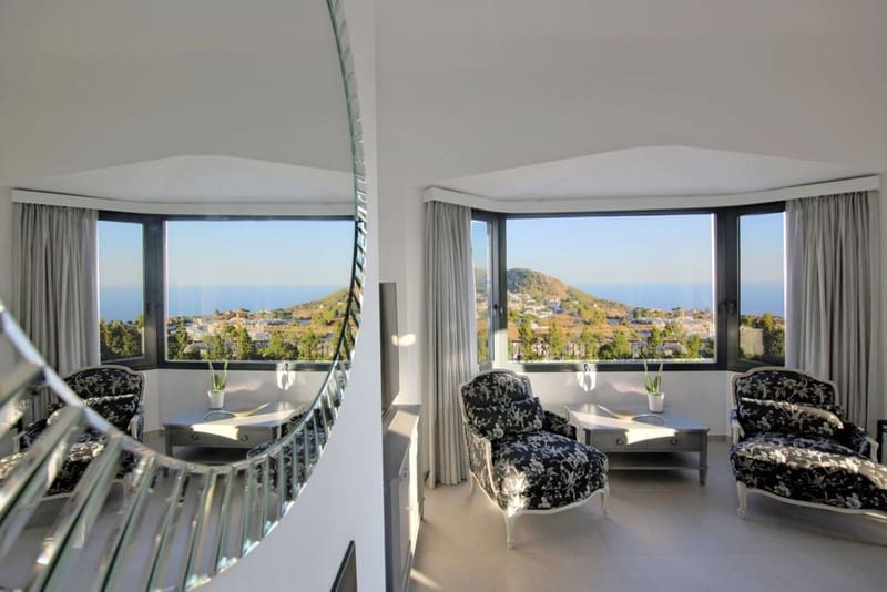 4 bedroom Villa for sale in Mijas with pool garage - € 1,295,000 (Ref: 8342992)