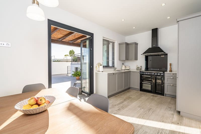 4 bedroom Villa for sale in Mijas with pool garage - € 1,295,000 (Ref: 8342992)