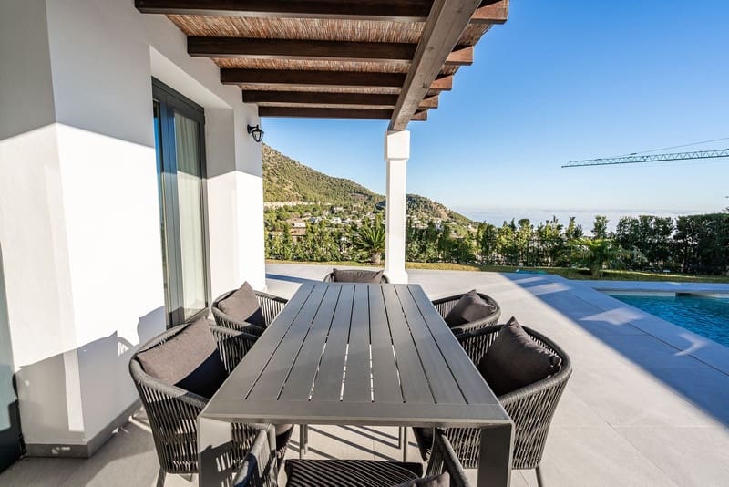 4 bedroom Villa for sale in Mijas with pool garage - € 1,295,000 (Ref: 8342992)