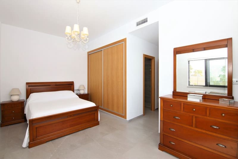 4 bedroom Villa for sale in Mijas with pool garage - € 1,295,000 (Ref: 8342992)