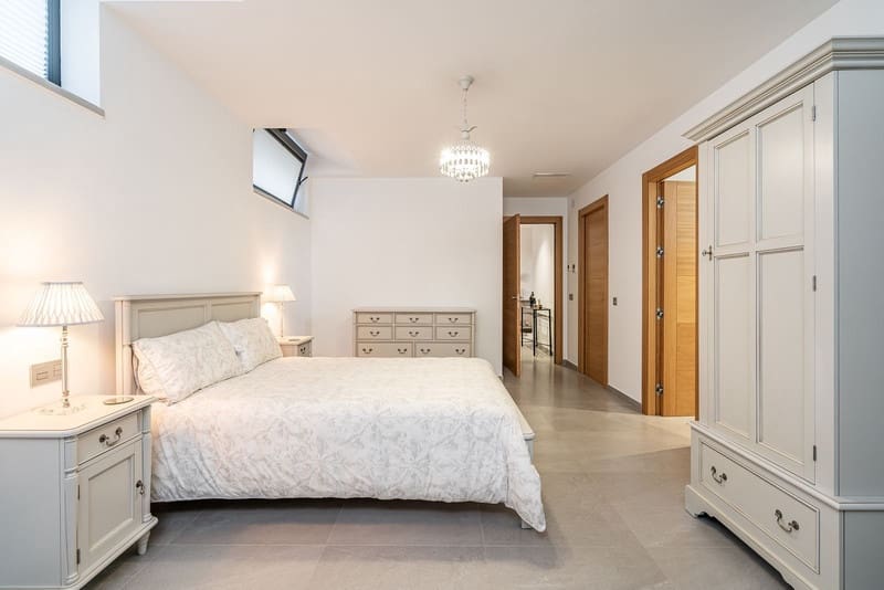 4 bedroom Villa for sale in Mijas with pool garage - € 1,295,000 (Ref: 8342992)