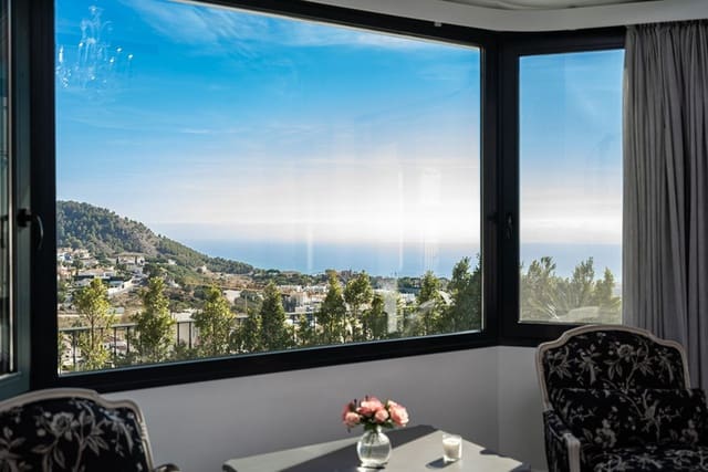 4 bedroom Villa for sale in Mijas with pool garage - € 1,295,000 (Ref: 8342992)