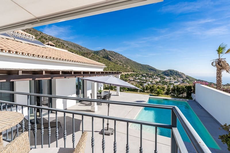 4 bedroom Villa for sale in Mijas with pool garage - € 1,295,000 (Ref: 8342992)