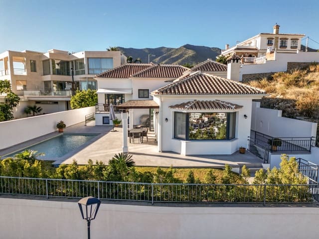 4 bedroom Villa for sale in Mijas with pool garage - € 1,295,000 (Ref: 8342992)