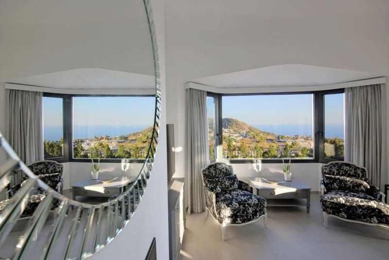 4 bedroom Villa for sale in Mijas with pool garage - € 1,295,000 (Ref: 8342992)