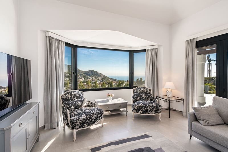 4 bedroom Villa for sale in Mijas with pool garage - € 1,295,000 (Ref: 8342992)