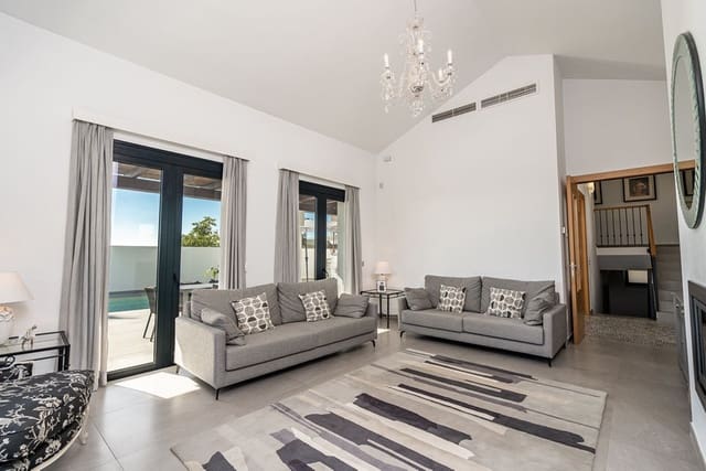4 sypialnia Willa na sprzedaż w Mijas z basenem garażem - 1 295 000 € (Ref: 8342992)