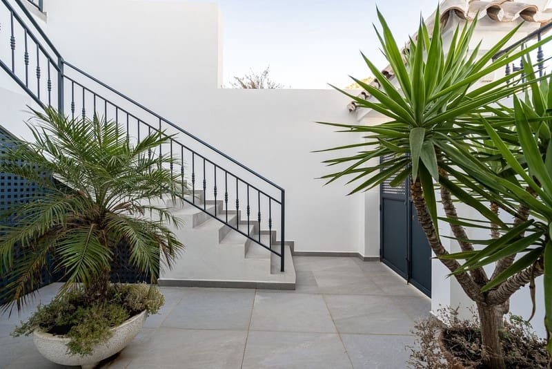 4 bedroom Villa for sale in Mijas with pool garage - € 1,295,000 (Ref: 8342992)