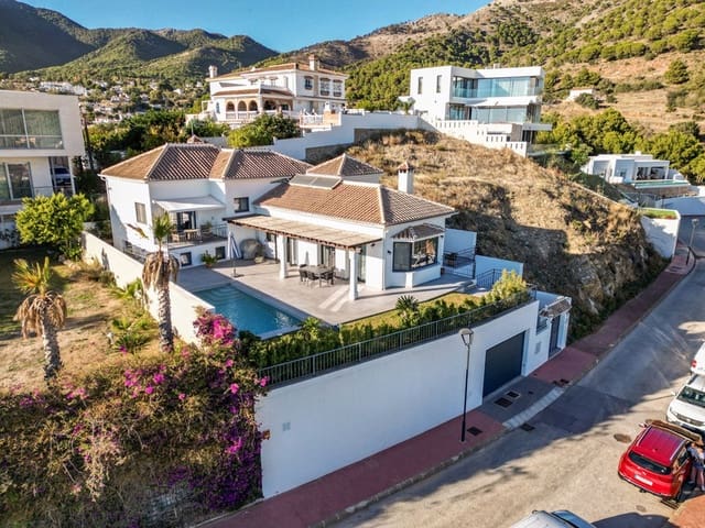 4 sypialnia Willa na sprzedaż w Mijas z basenem garażem - 1 295 000 € (Ref: 8342992)