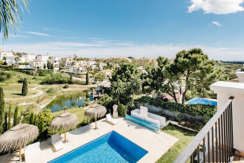 5 bedroom Villa for sale in Estepona with pool garage - € 1,495,000 (Ref: 8342997)