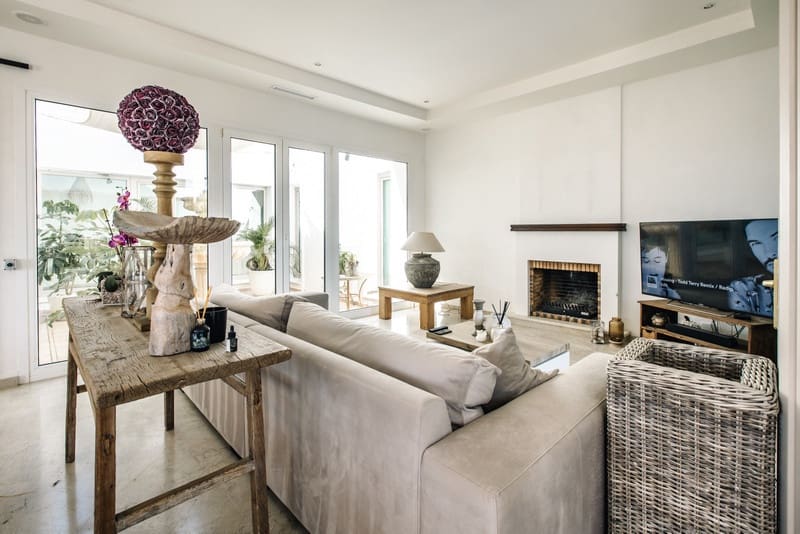 5 bedroom Villa for sale in Estepona with pool garage - € 1,495,000 (Ref: 8342997)