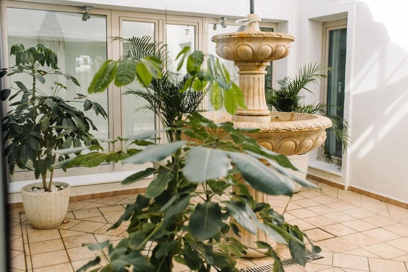 5 bedroom Villa for sale in Estepona with pool garage - € 1,495,000 (Ref: 8342997)