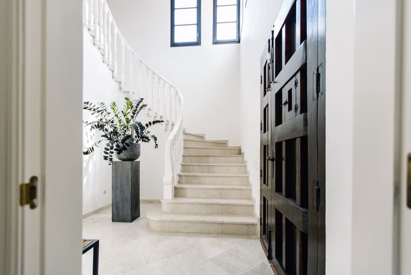 5 bedroom Villa for sale in Estepona with pool garage - € 1,495,000 (Ref: 8342997)