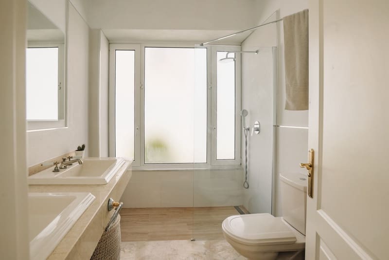 5 bedroom Villa for sale in Estepona with pool garage - € 1,495,000 (Ref: 8342997)