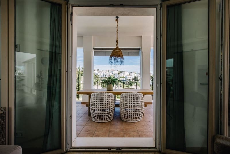 5 bedroom Villa for sale in Estepona with pool garage - € 1,495,000 (Ref: 8342997)