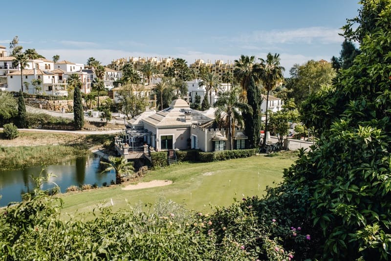 5 bedroom Villa for sale in Estepona with pool garage - € 1,495,000 (Ref: 8342997)