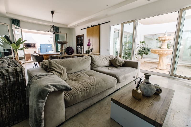 5 bedroom Villa for sale in Estepona with pool garage - € 1,495,000 (Ref: 8342997)