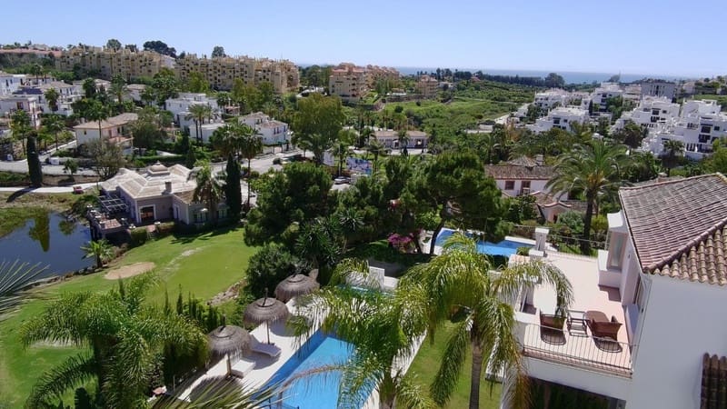 5 bedroom Villa for sale in Estepona with pool garage - € 1,495,000 (Ref: 8342997)