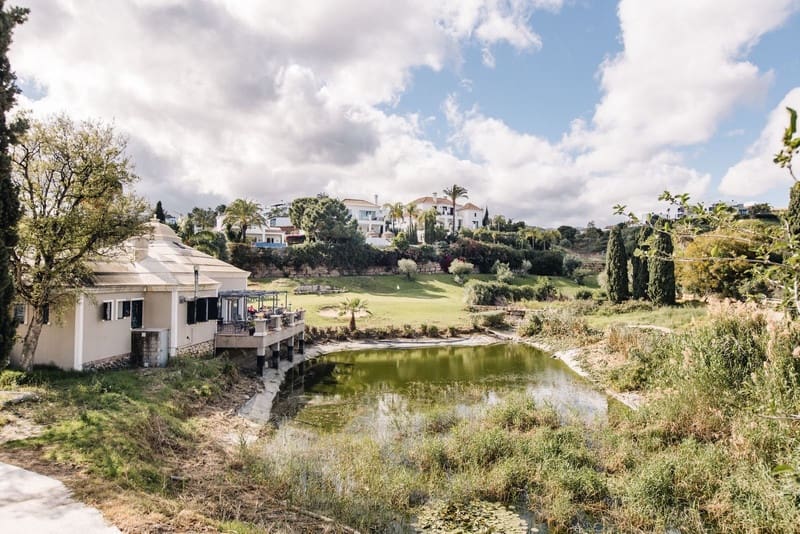 5 bedroom Villa for sale in Estepona with pool garage - € 1,495,000 (Ref: 8342997)