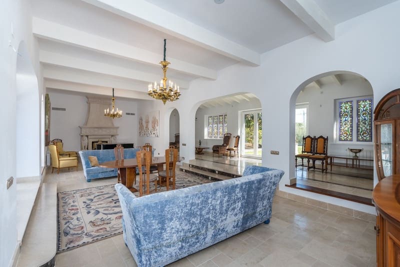 5 bedroom Villa for sale in Benahavis with pool garage - € 1,900,000 (Ref: 8342998)