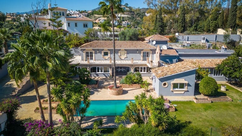 5 bedroom Villa for sale in Benahavis with pool garage - € 1,900,000 (Ref: 8342998)