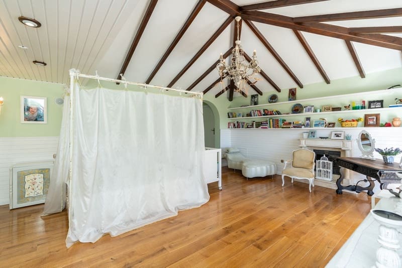 5 bedroom Villa for sale in Benahavis with pool garage - € 1,900,000 (Ref: 8342998)