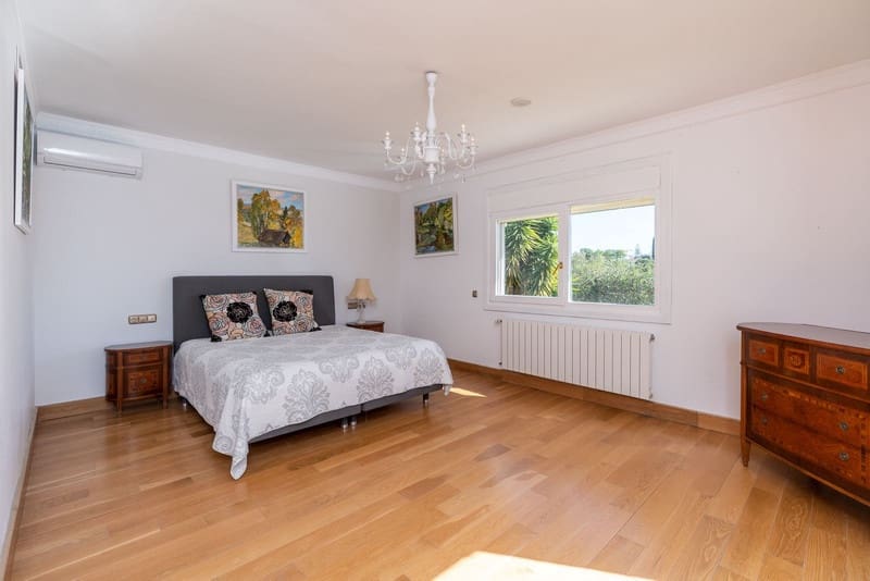 5 bedroom Villa for sale in Benahavis with pool garage - € 1,900,000 (Ref: 8342998)