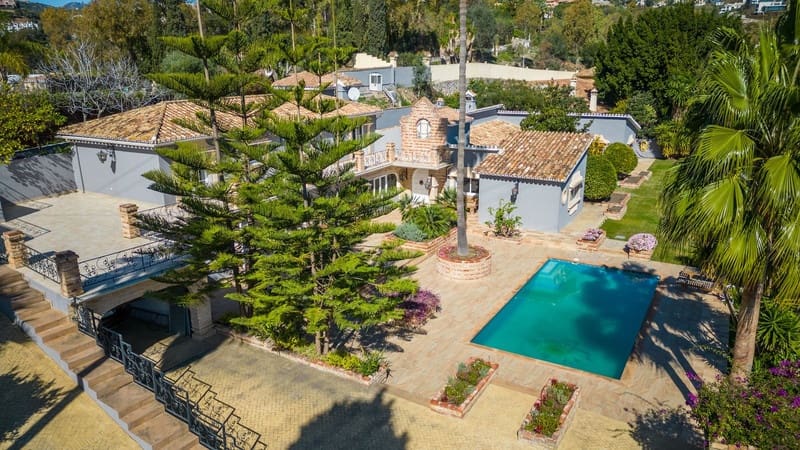 5 bedroom Villa for sale in Benahavis with pool garage - € 1,900,000 (Ref: 8342998)