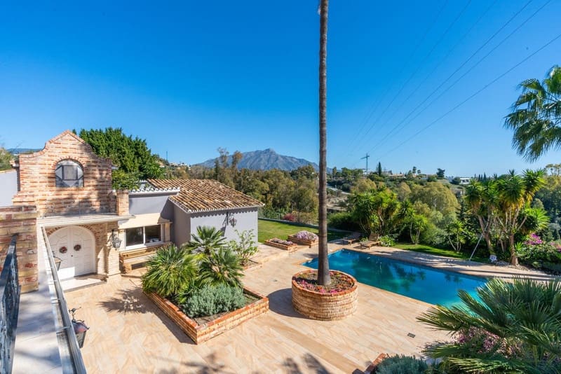 5 bedroom Villa for sale in Benahavis with pool garage - € 1,900,000 (Ref: 8342998)