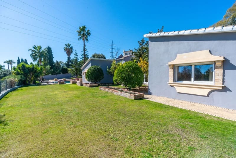 5 bedroom Villa for sale in Benahavis with pool garage - € 1,900,000 (Ref: 8342998)