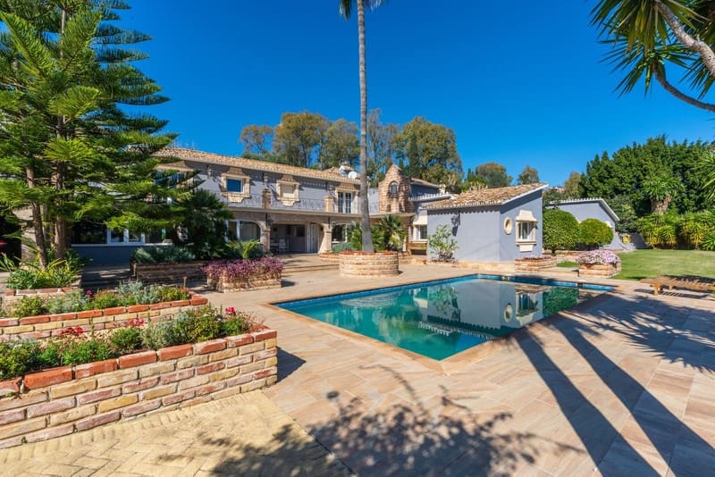 5 bedroom Villa for sale in Benahavis with pool garage - € 1,900,000 (Ref: 8342998)