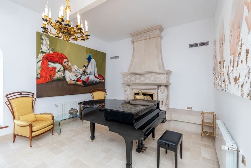 5 bedroom Villa for sale in Benahavis with pool garage - € 1,900,000 (Ref: 8342998)