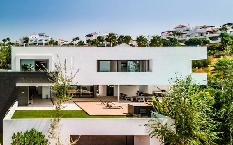 4 bedroom Villa for sale in Benahavis with pool garage - € 3,600,000 (Ref: 8344653)
