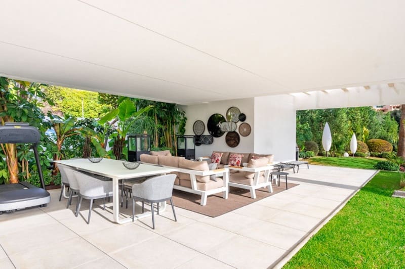 4 bedroom Villa for sale in Benahavis with pool garage - € 3,600,000 (Ref: 8344653)