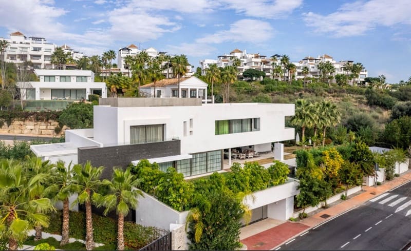 4 bedroom Villa for sale in Benahavis with pool garage - € 3,600,000 (Ref: 8344653)