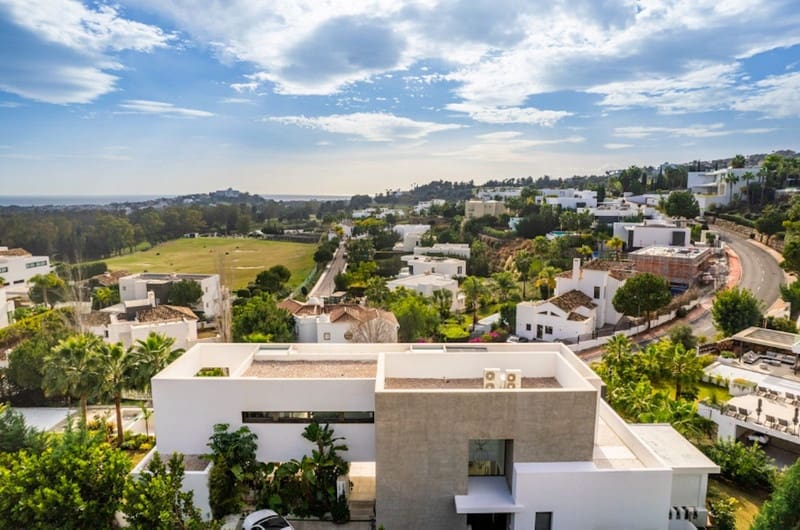 4 bedroom Villa for sale in Benahavis with pool garage - € 3,600,000 (Ref: 8344653)