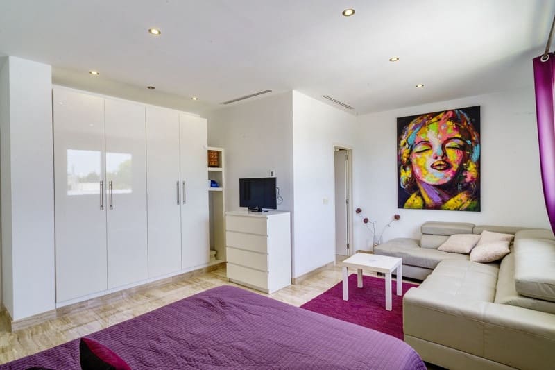 4 bedroom Villa for sale in Marbella with pool garage - € 2,450,000 (Ref: 8344654)